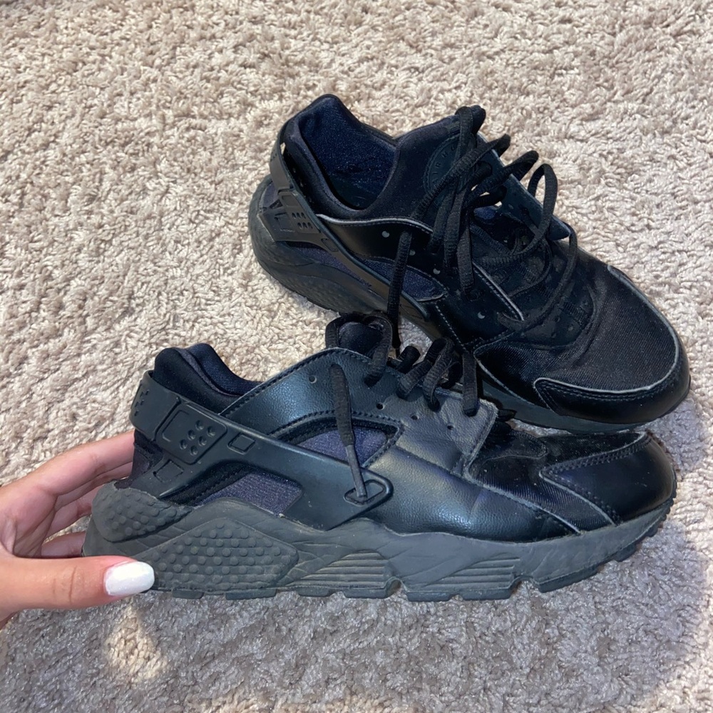 Nike Hurache “Triple Black”